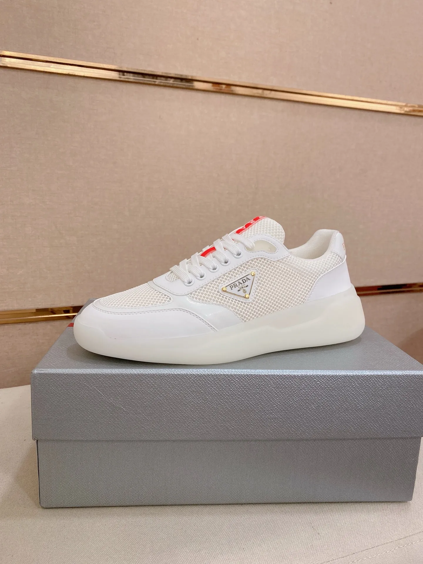 Men's shoes 💰 620💰 ✔️✔️✔️Higher version High-quality new PRADA (Prada) counters are launched simultaneously. The new men's shoes and 😘fabric are made of high-tech glue-making technology. Lining: Full cowhide lining. 👍🏿 High-end ☄️ Air-cushion molded anti-slip foam outsole, exquisite lines, simple and elegant, comfortable and high-end for leisure travel. Code number: 38 to 44 (45 can be customized and cannot be returned or exchanged)